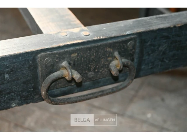 Oude houten draagberrie op wielen - afbeelding 5 van  6