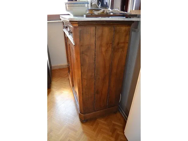 Oude houten kast 2 deuren 1 lade met marmeren blad - afbeelding 4 van  6