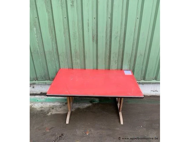 Oude houten schooltafel afm plm 120 x 80 x 52 cm - afbeelding 1 van  2