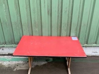 Oude houten schooltafel afm plm 120 x 80 x 52 cm - afbeelding 1 van  2