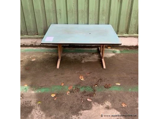 Oude houten schooltafel afm plm 120 x 80 x 52 cm - afbeelding 1 van  2