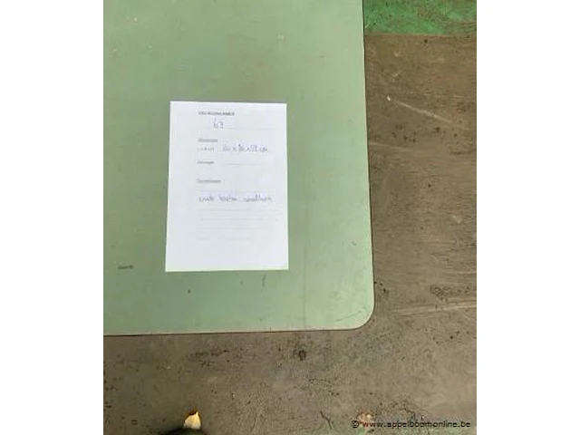 Oude houten schooltafel afm plm 120 x 80 x 58 cm - afbeelding 2 van  2