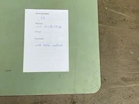 Oude houten schooltafel afm plm 120 x 80 x 58 cm - afbeelding 2 van  2