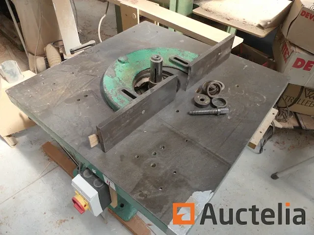 Oude houtfreesmachine merk en onbekend model - afbeelding 3 van  13