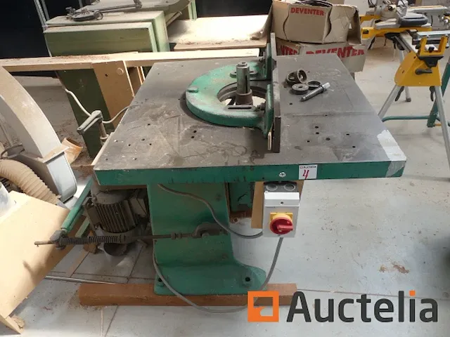 Oude houtfreesmachine merk en onbekend model - afbeelding 1 van  13