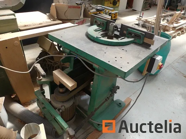 Oude houtfreesmachine merk en onbekend model - afbeelding 8 van  13