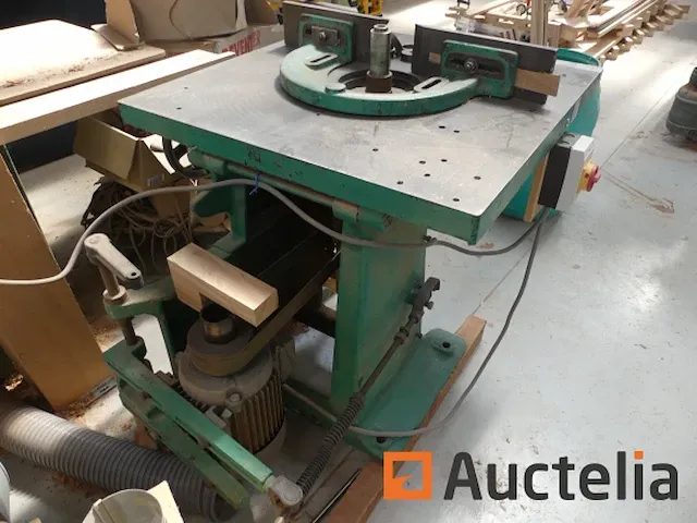 Oude houtfreesmachine merk en onbekend model - afbeelding 11 van  13