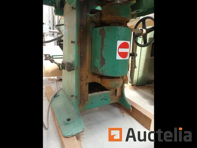 Oude houtfreesmachine merk en onbekend model - afbeelding 12 van  13