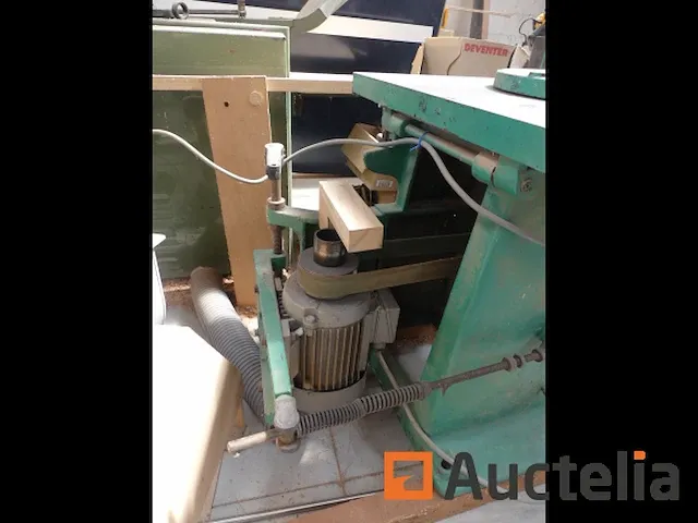 Oude houtfreesmachine merk en onbekend model - afbeelding 13 van  13