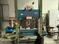 Oude hydraulische drukpers - afbeelding 10 van  13
