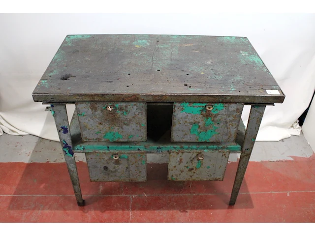 Oude industriele werktafel - afbeelding 2 van  4