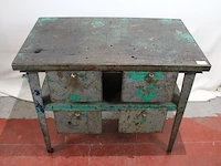 Oude industriele werktafel - afbeelding 2 van  4