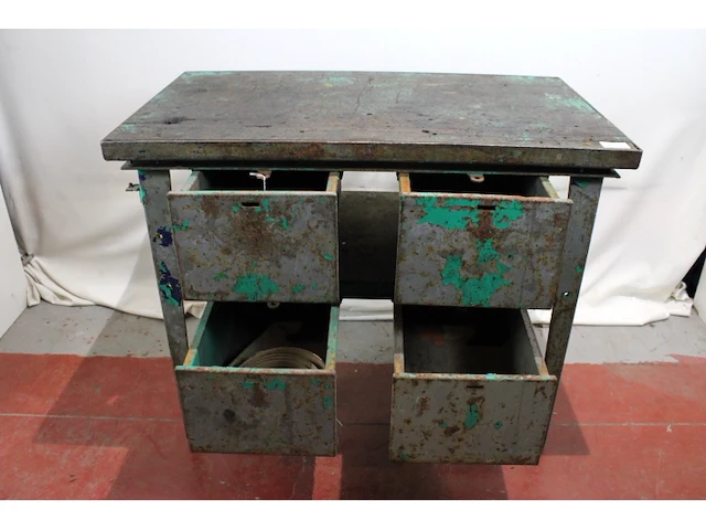Oude industriele werktafel - afbeelding 3 van  4