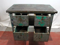 Oude industriele werktafel - afbeelding 3 van  4