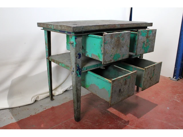 Oude industriele werktafel - afbeelding 4 van  4