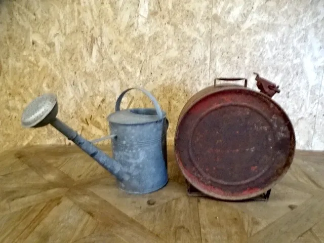 Oude jerrycan - afbeelding 1 van  4
