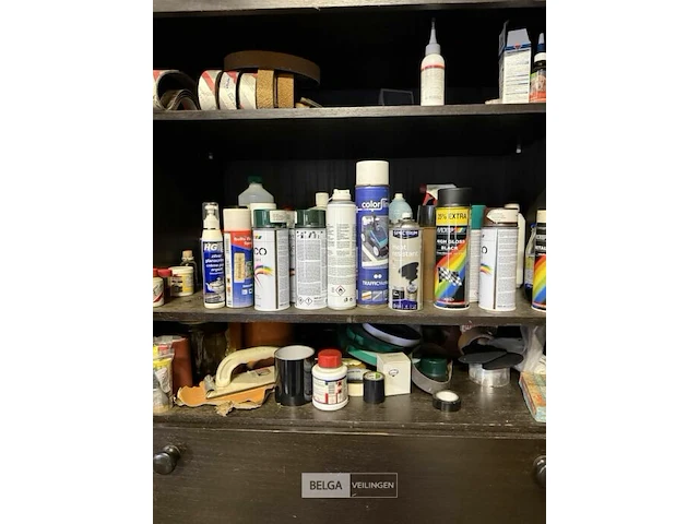 Oude kast met inhoud - afbeelding 4 van  5