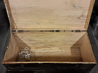 Oude koffer 990mm x 460mm x 480mm hoog - afbeelding 1 van  4