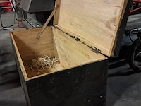 Oude koffer 990mm x 460mm x 480mm hoog - afbeelding 2 van  4