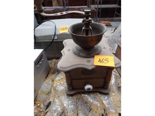 Oude koffiemolen - afbeelding 1 van  1