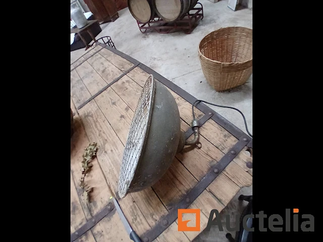 Oude lamp - afbeelding 1 van  2