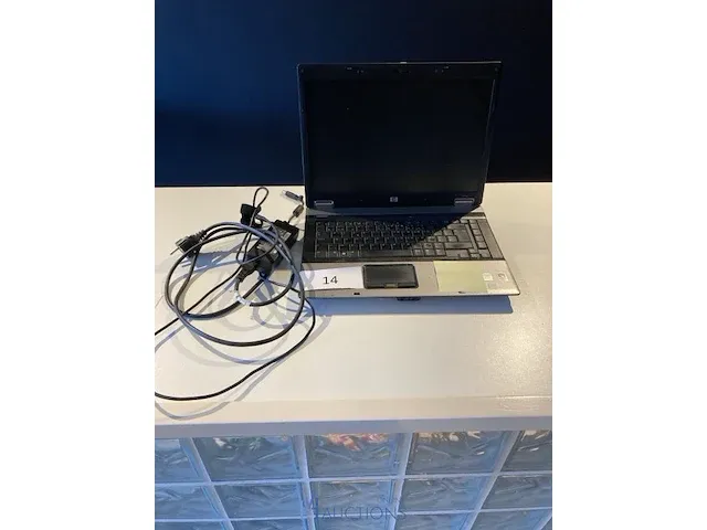 Oude laptop - afbeelding 1 van  4