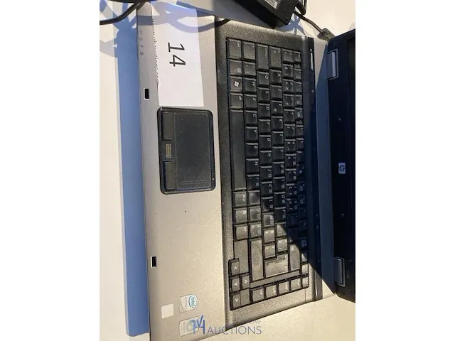 Oude laptop - afbeelding 2 van  4