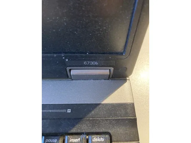 Oude laptop - afbeelding 3 van  4
