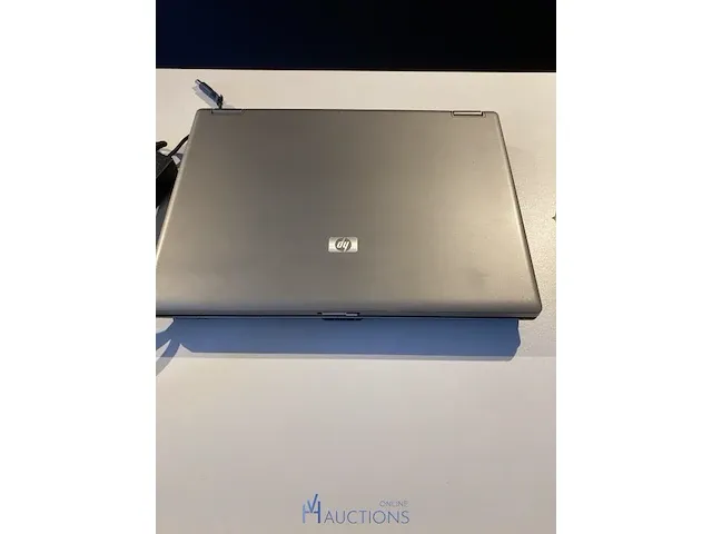 Oude laptop - afbeelding 4 van  4