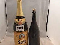 Oude leffe bierfles jeroboam en magnum fles zonder etiket - afbeelding 1 van  6