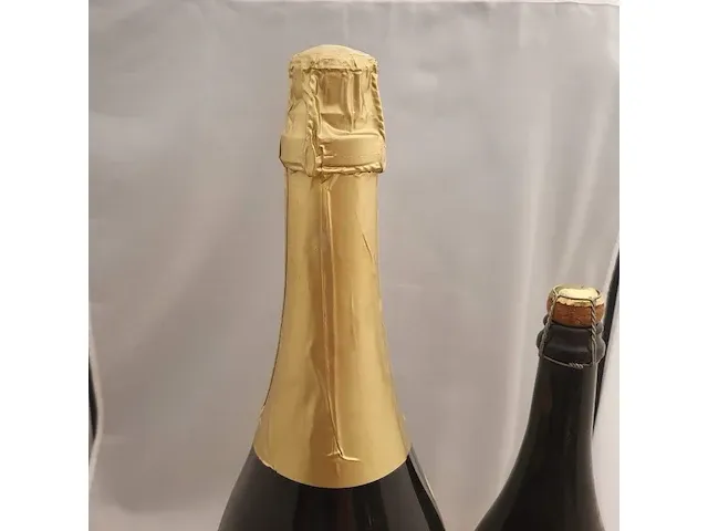 Oude leffe bierfles jeroboam en magnum fles zonder etiket - afbeelding 5 van  6