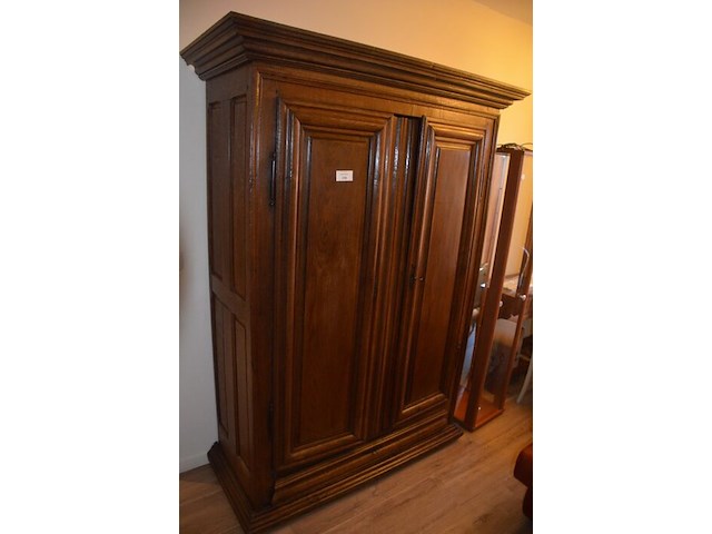 Oude massief eiken kast met 2 deuren en 1 lade ca. 2 m hoog en 1,30m breed - afbeelding 2 van  7