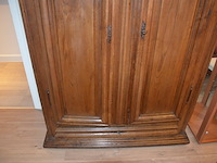 Oude massief eiken kast met 2 deuren en 1 lade ca. 2 m hoog en 1,30m breed - afbeelding 6 van  7