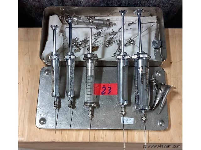 Oude medisch materiaal - afbeelding 1 van  1