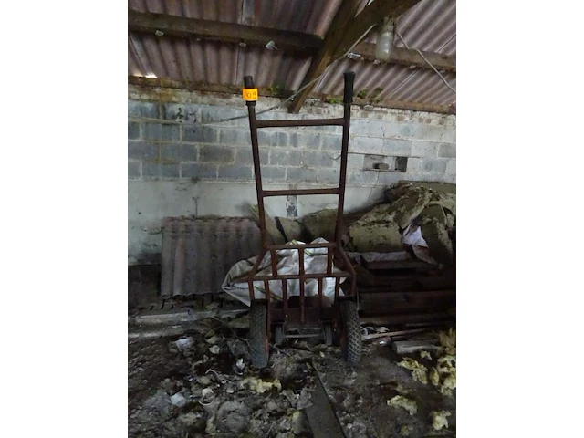 Oude metalen kar - afbeelding 1 van  3