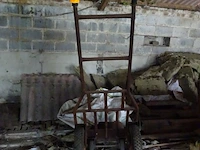 Oude metalen kar - afbeelding 1 van  3