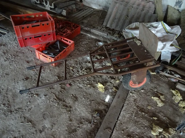 Oude metalen kar - afbeelding 3 van  3