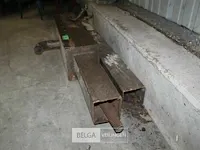 Oude metalen waterpomp - afbeelding 4 van  4