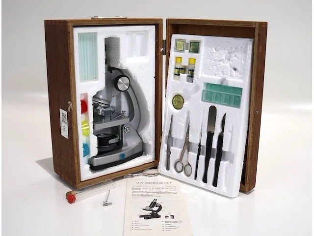 Oude microscoop - afbeelding 1 van  3