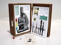Oude microscoop - afbeelding 1 van  3
