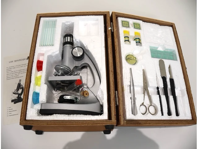 Oude microscoop - afbeelding 3 van  3