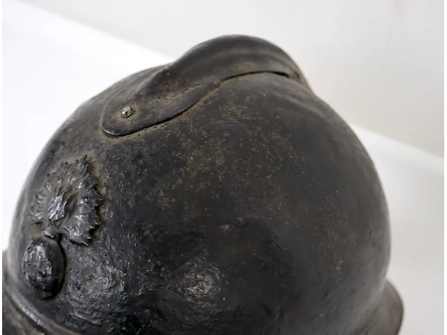 Oude militaire helm - afbeelding 2 van  3