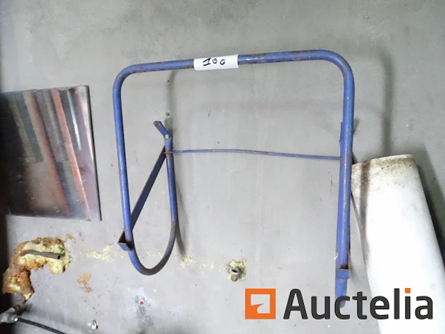 Oude oliepomp, muur gemonteerde decoiler - afbeelding 2 van  5