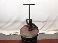 Oude oliepomp - afbeelding 4 van  5