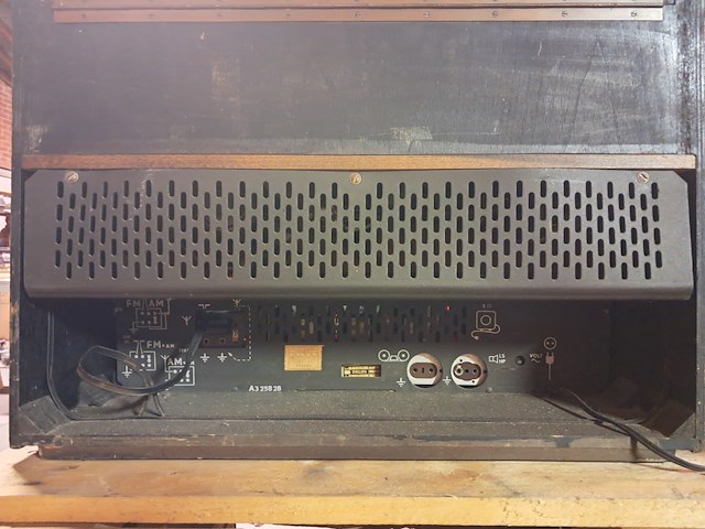 Oude philipps radio + platenspeler radio werkt,platenspeler niet - afbeelding 4 van  8