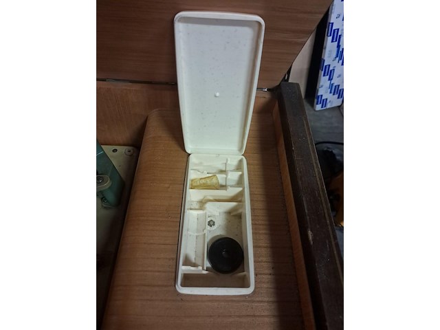 Oude philipps radio + platenspeler radio werkt,platenspeler niet - afbeelding 6 van  8