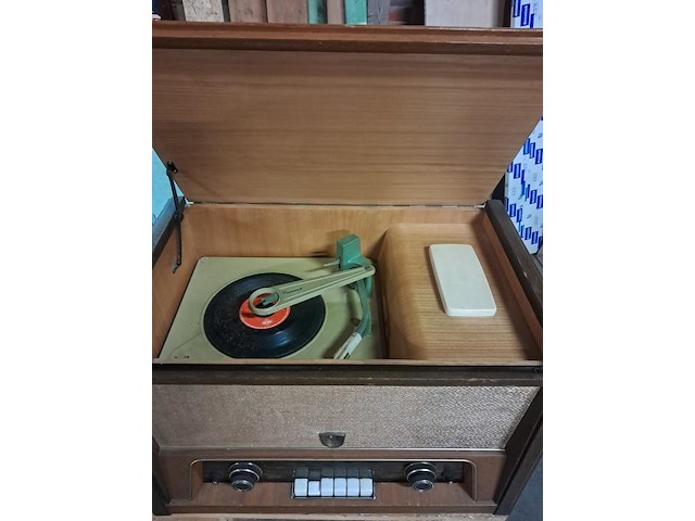 Oude philipps radio + platenspeler radio werkt,platenspeler niet - afbeelding 8 van  8