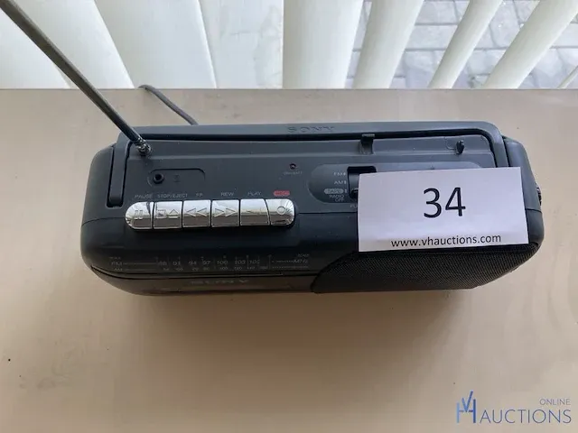 Oude radio sony - afbeelding 2 van  3
