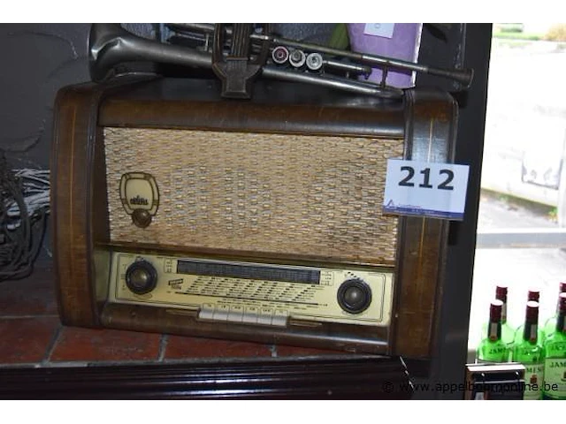 Oude radio - afbeelding 1 van  1