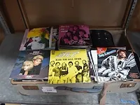 Oude reiskoffer met diverse singels - afbeelding 4 van  4